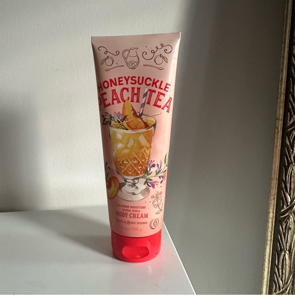 Bath and‎ Bodyworks Honeysuckle Peach Tea Body Cream